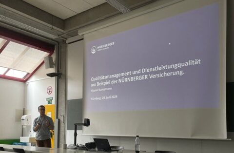 Zum Artikel "Gastvortrag der NÜRNBERGER Versicherung zum Thema „Qualitätsmanagement und Dienstleistungsqualität am Beispiel der NÜRNBERGER Versicherung“ an der FAU Erlangen-Nürnberg"